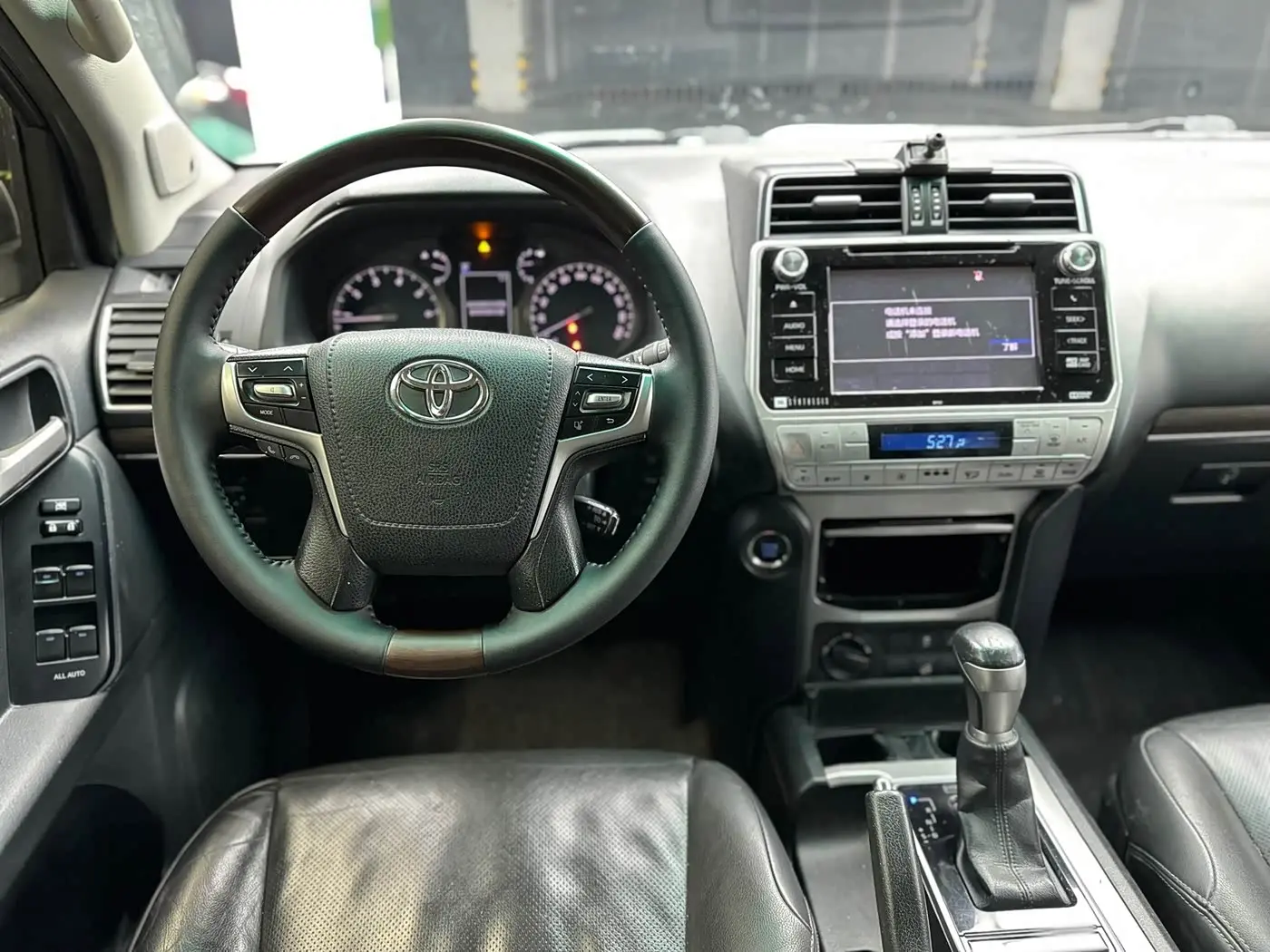 Toyota Prado 2019 — Photo 8/15