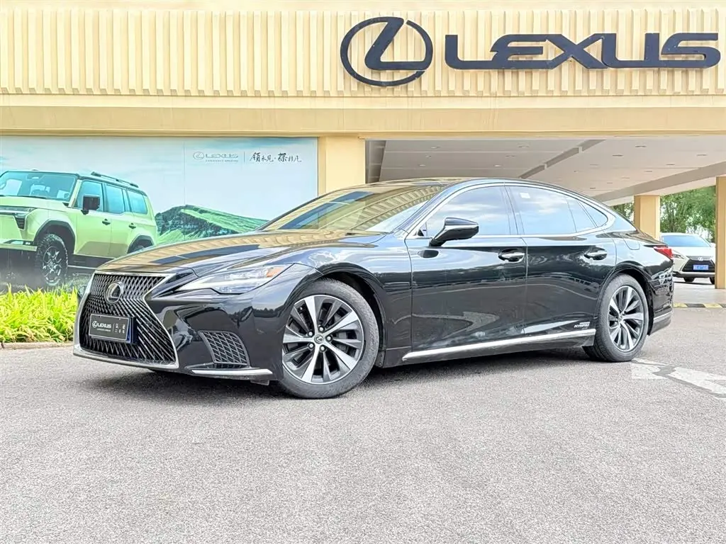 Lexus LS 2021 — Photo 1/9