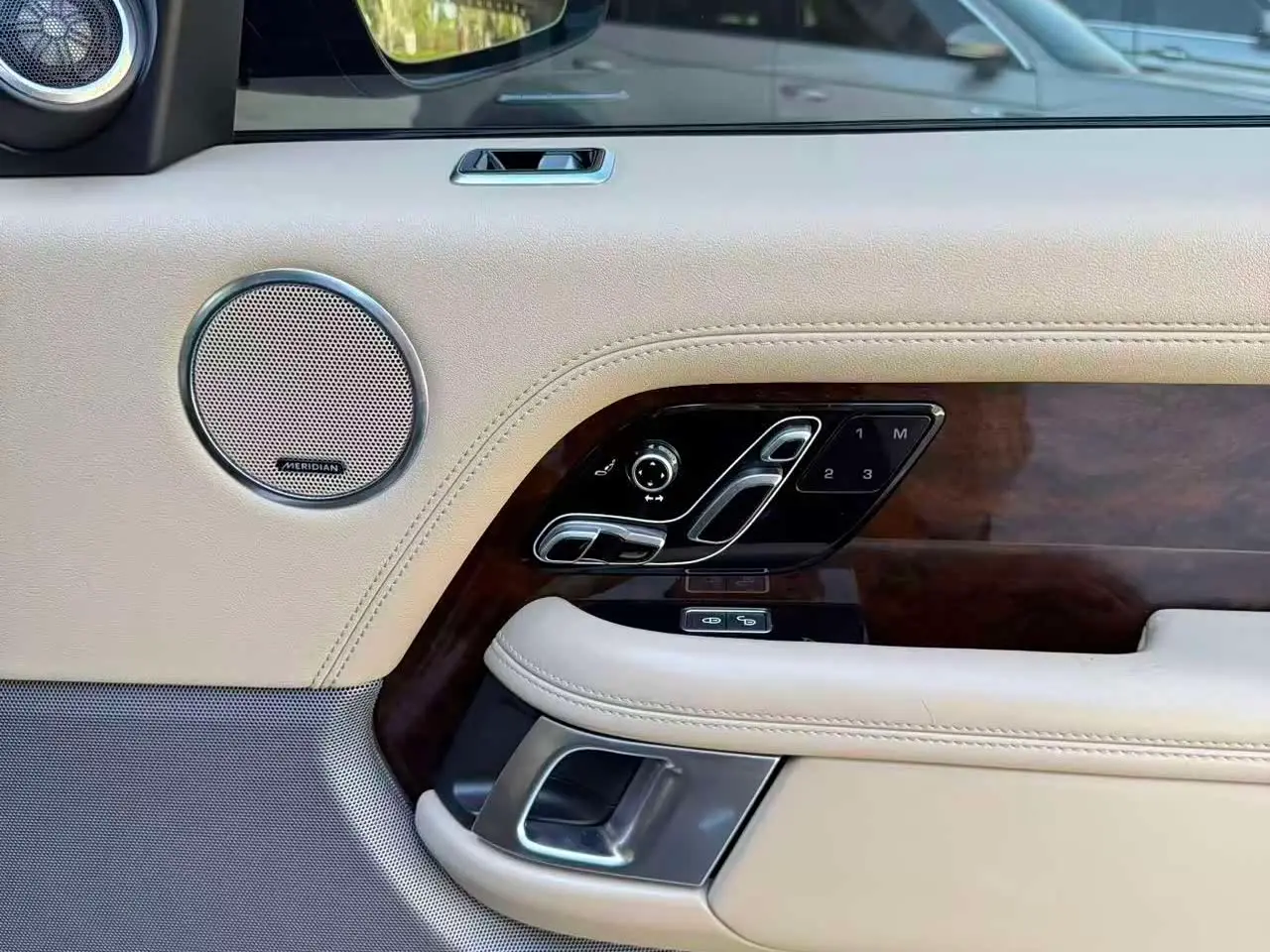 Land Rover Range Rover 2020 — Фото 16/17