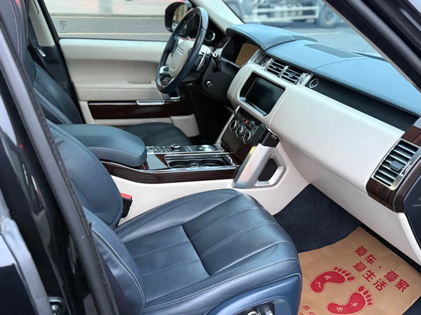 Land Rover Range Rover 2017 — Photo 17/18