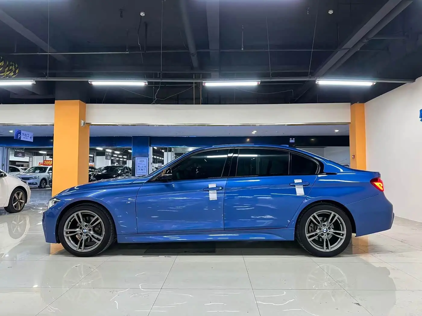 BMW 3 Series 2018 — Фото 9/16