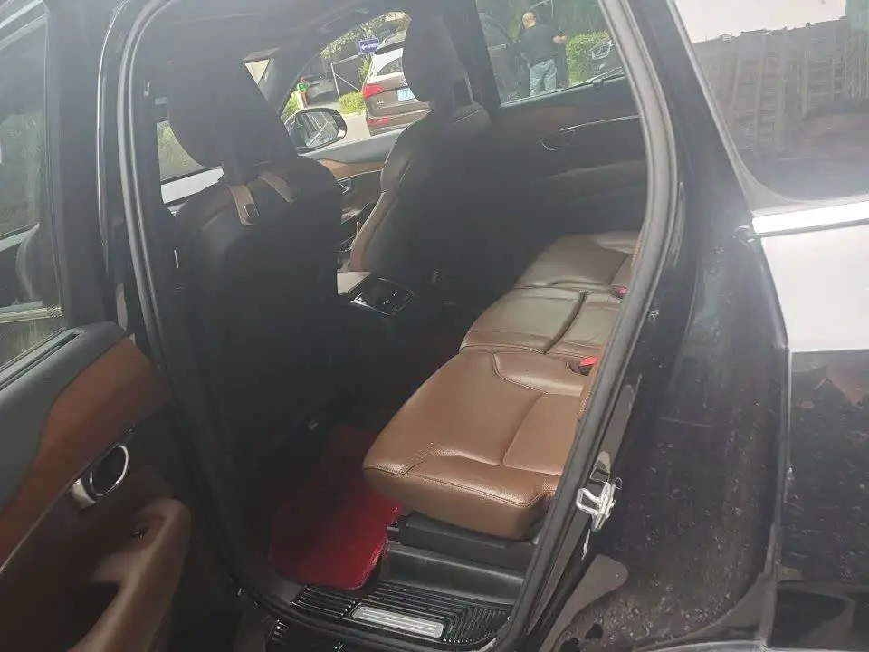 Volvo XC90 2022 — Photo 6/9