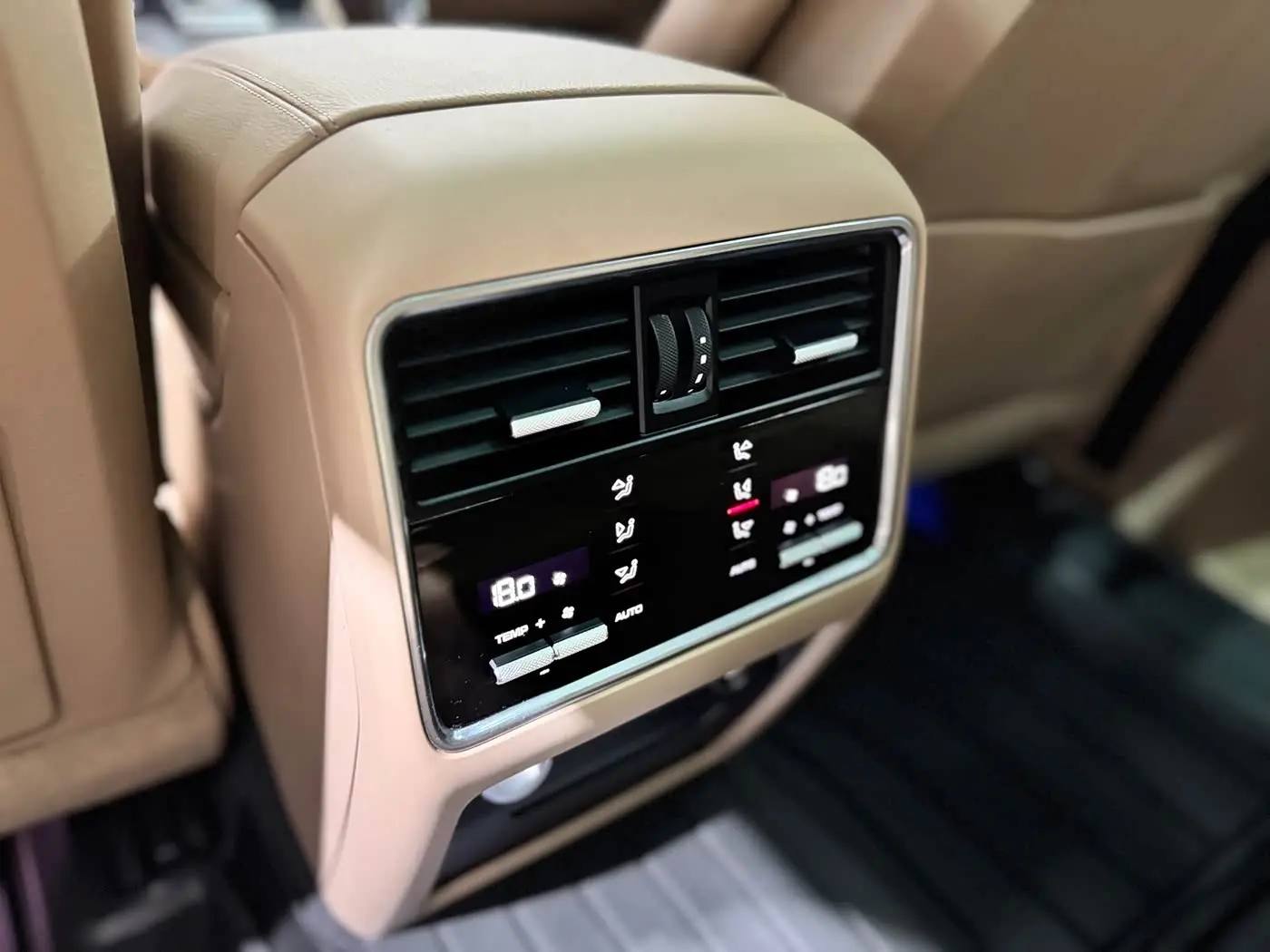 Porsche Cayenne New Energy 2019 — Photo 17/17