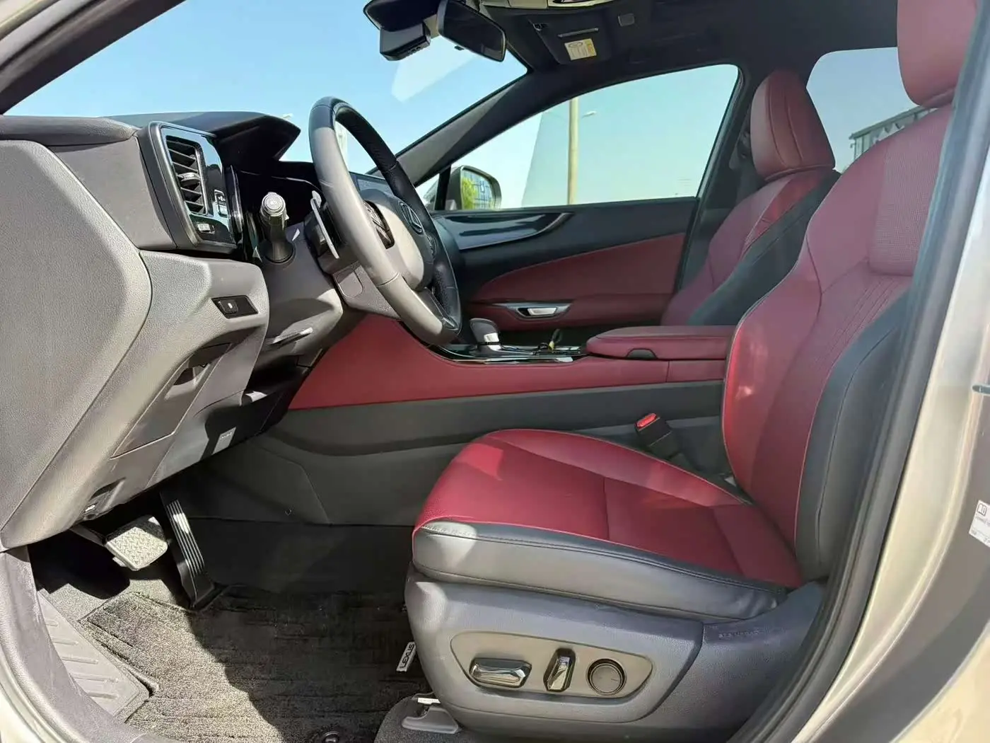 Lexus NX 2023 — Photo 8/9