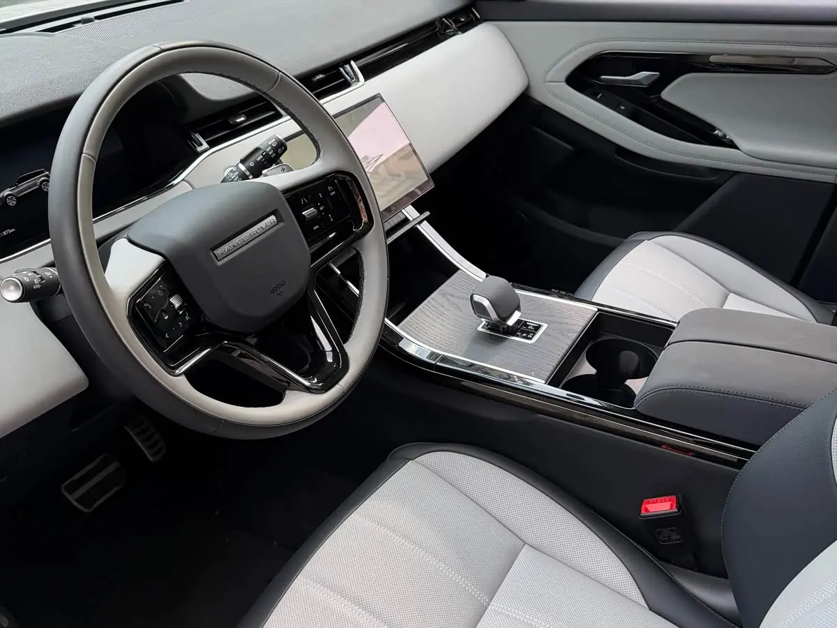 Land Rover Range Rover Evoque 2026 — Фото 10/11
