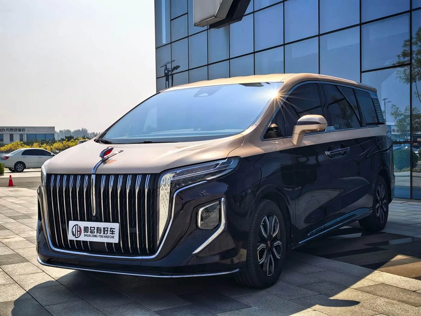 Hongqi HQ9 2024 — Photo 1/19