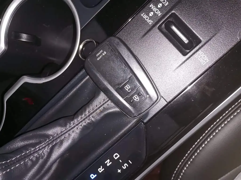 Toyota Crown Kluger 2021 — Photo 17/20