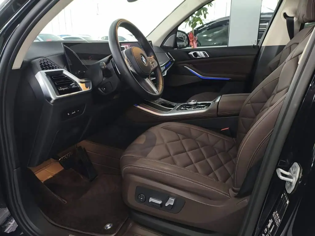 BMW X5 2025 — Photo 8/18