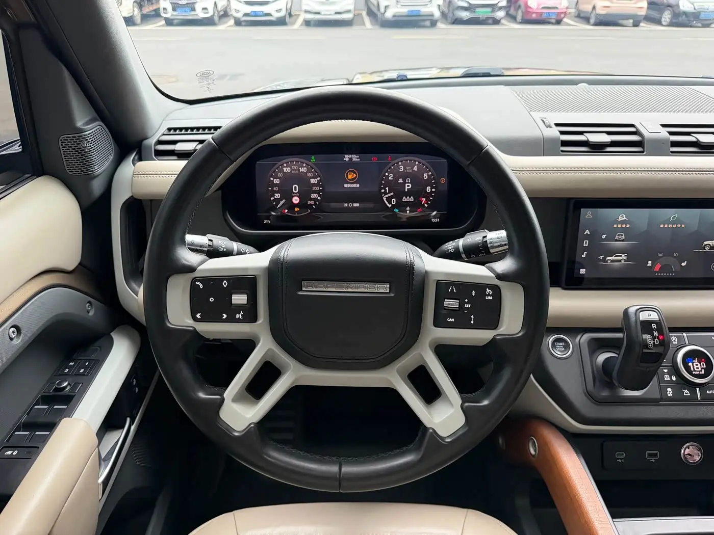 Land Rover Defender 2022 — Photo 9/14