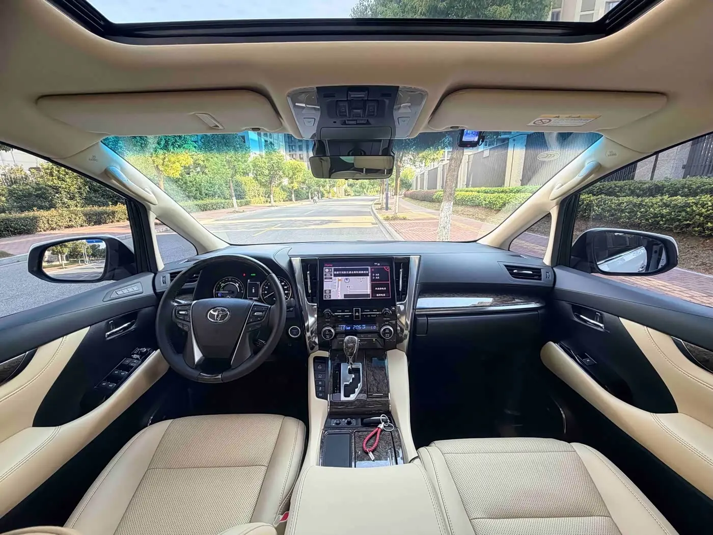 Toyota Vellfire 2020 — Photo 12/17