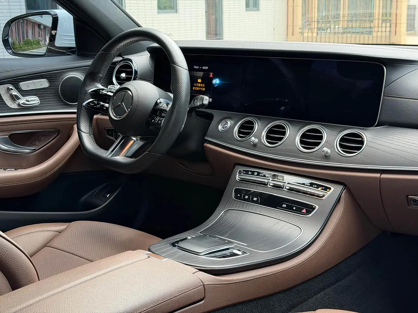 Mercedes-Benz E-Class 2021 — Photo 9/9