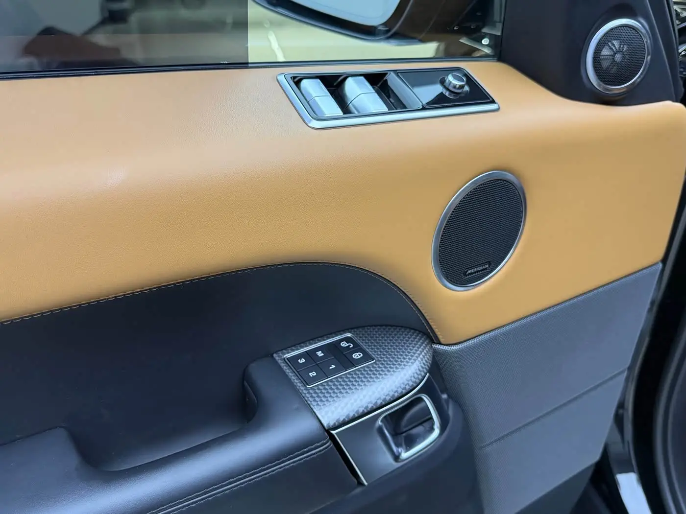 Land Rover Range Rover Sport 2018 — Photo 12/18