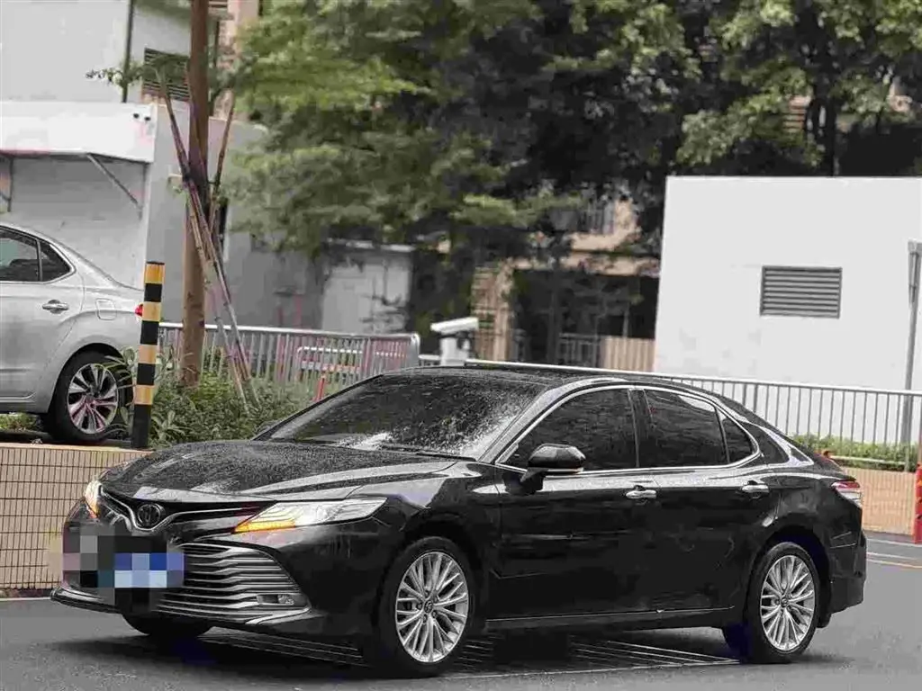 Toyota Camry 2020 — Photo 2/9