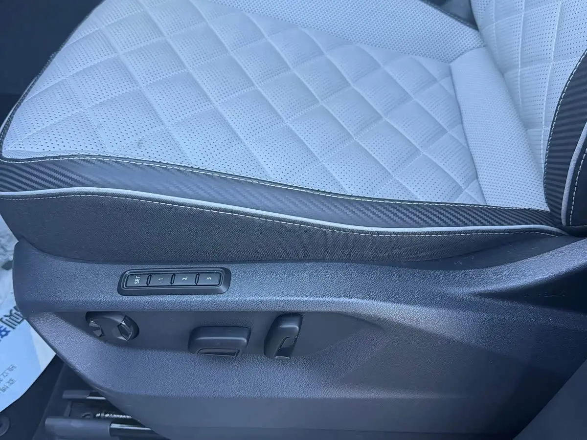 Volkswagen Tayron X 2023 — Photo 13/19