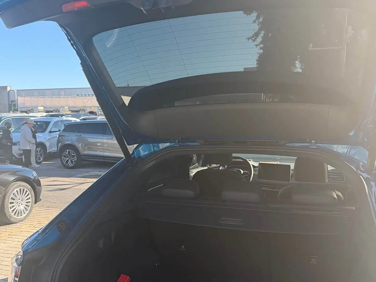 Volkswagen Tayron X 2023 — Photo 18/19