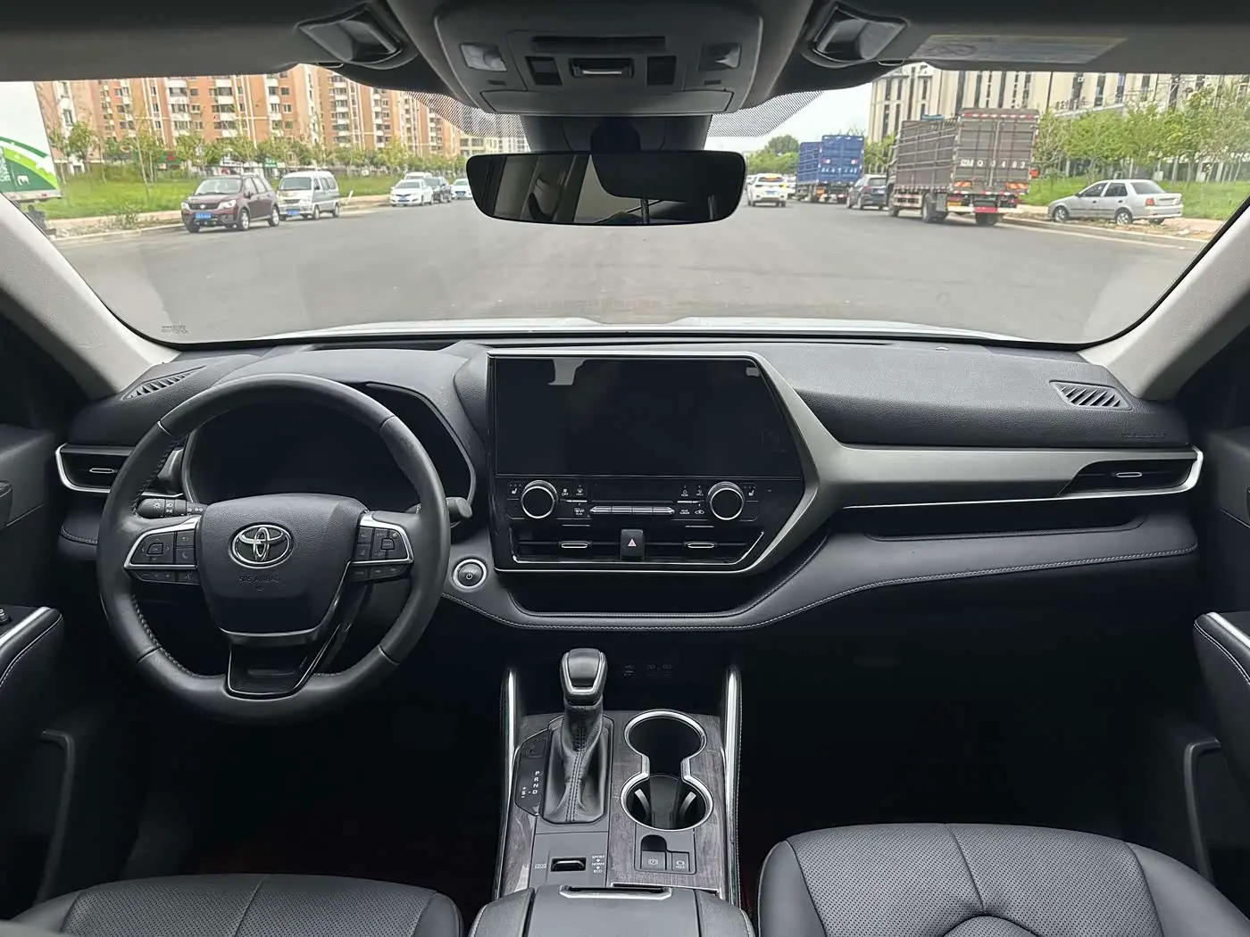 Toyota Highlander 2025 — Photo 6/9