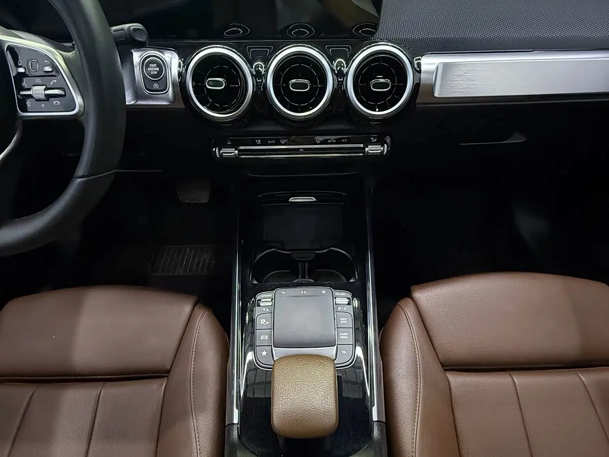 Mercedes-Benz GLB 2021 — Фото 9/20