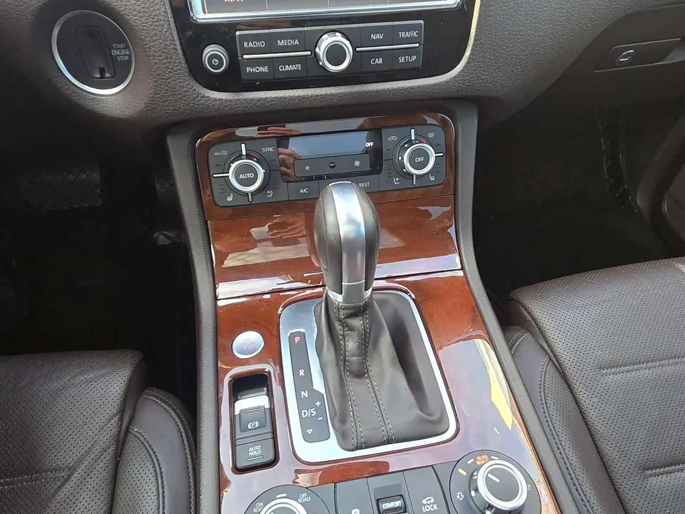 Volkswagen Touareg 2015 — Photo 8/15
