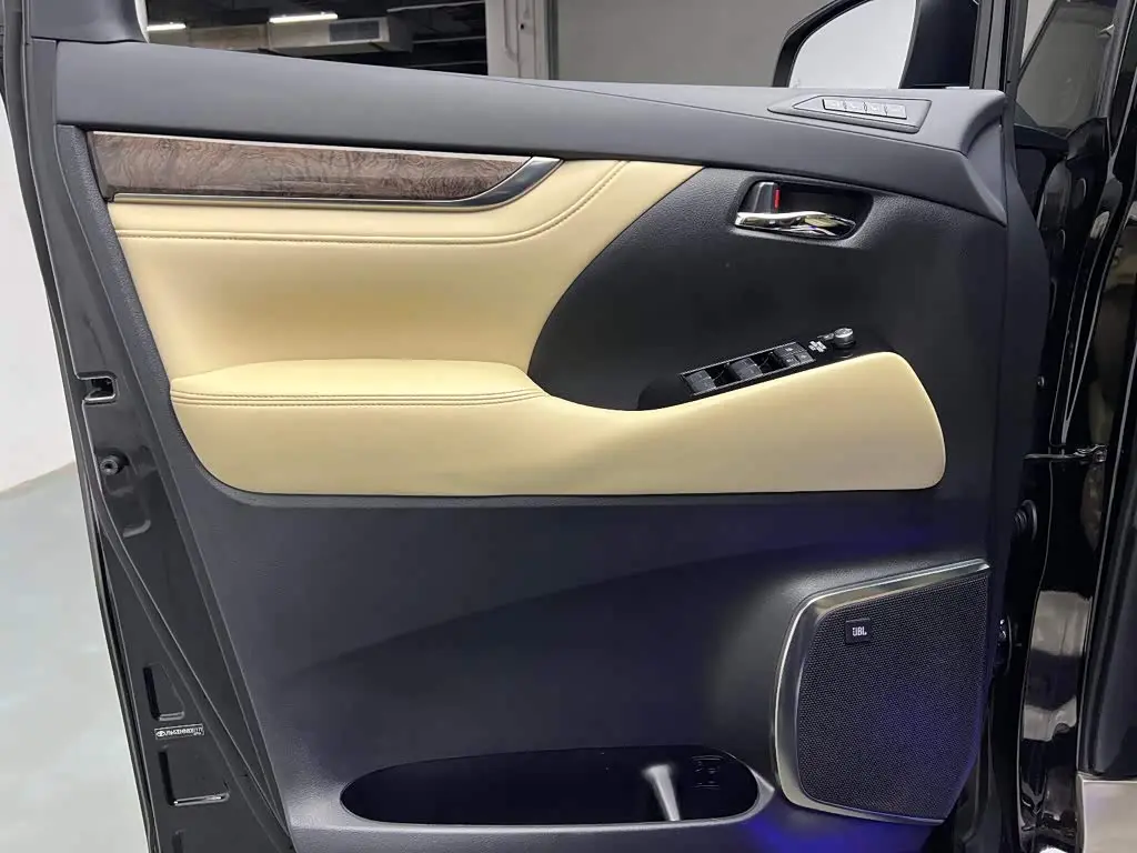 Toyota Vellfire 2023 — Photo 5/20