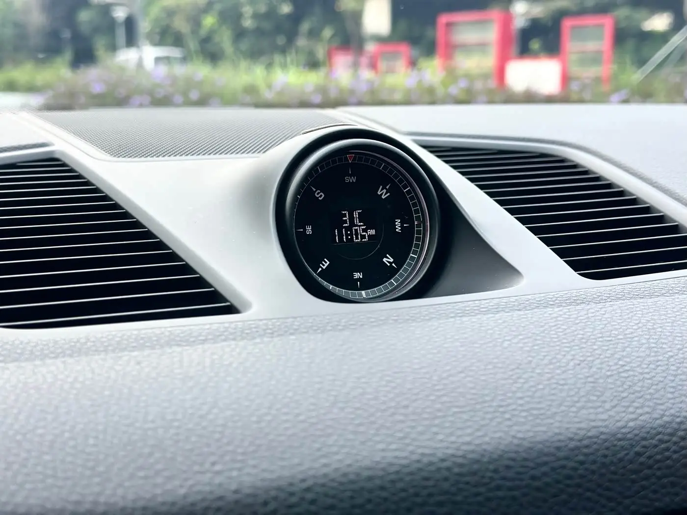 Porsche Cayenne 2018 — Photo 14/16