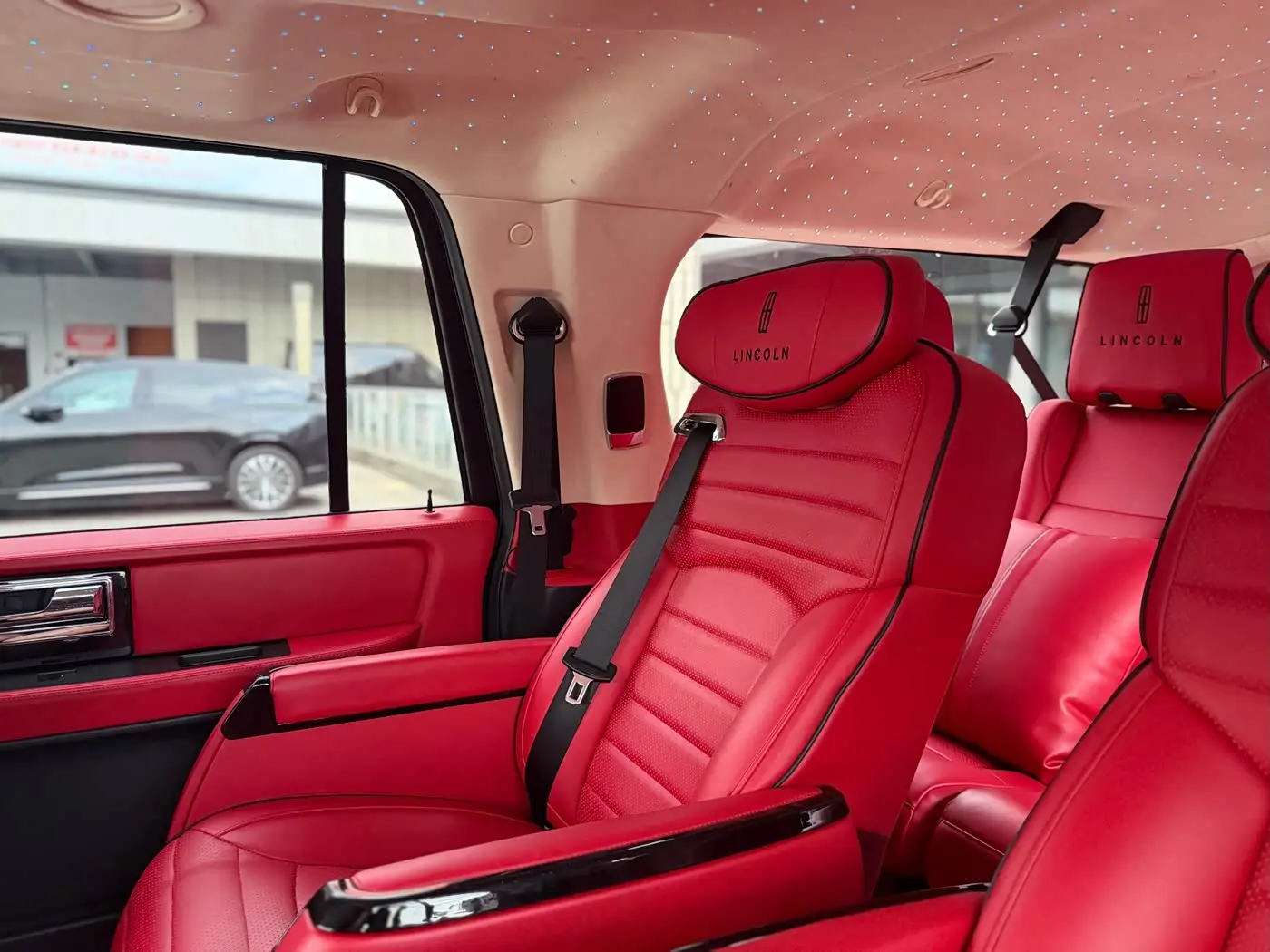 Lincoln Navigator 2017 — ფოტო 9/16