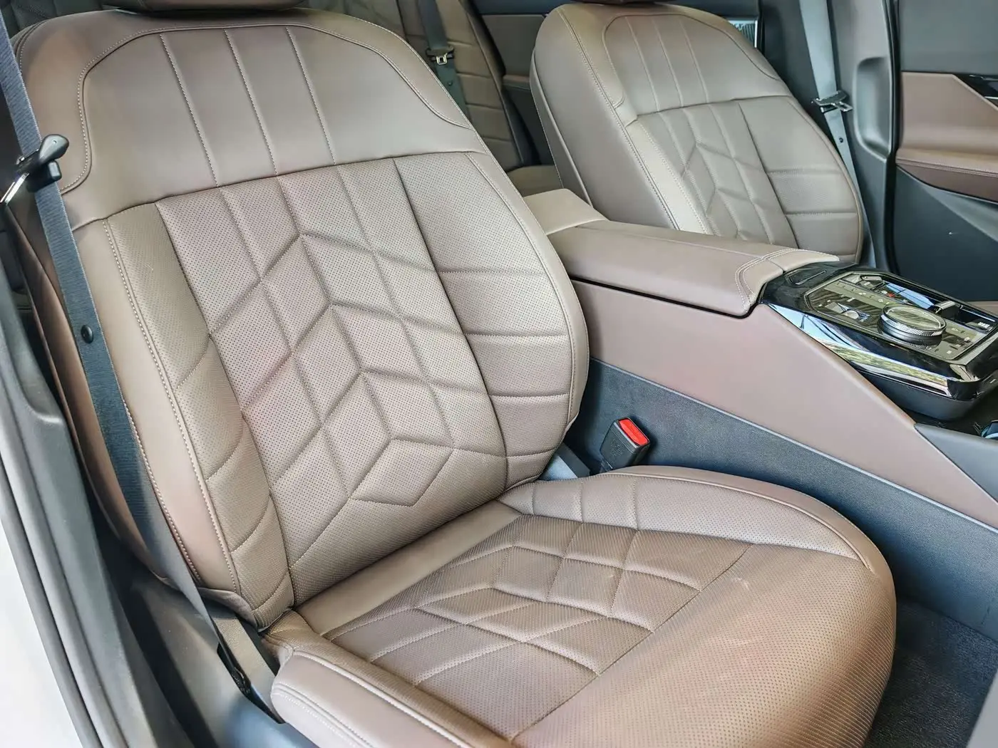 BMW 5 Series 2025 — Photo 17/20