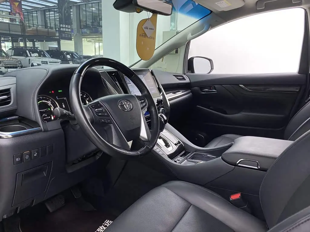 Toyota Vellfire 2023 — Photo 9/20