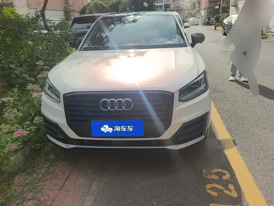 Audi Q2L 2021 — Photo 2/16