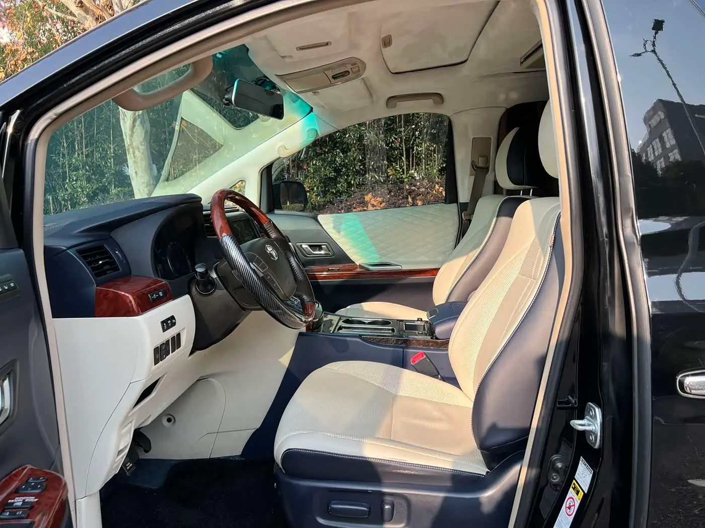 Toyota Alphard 2012 — Photo 12/18