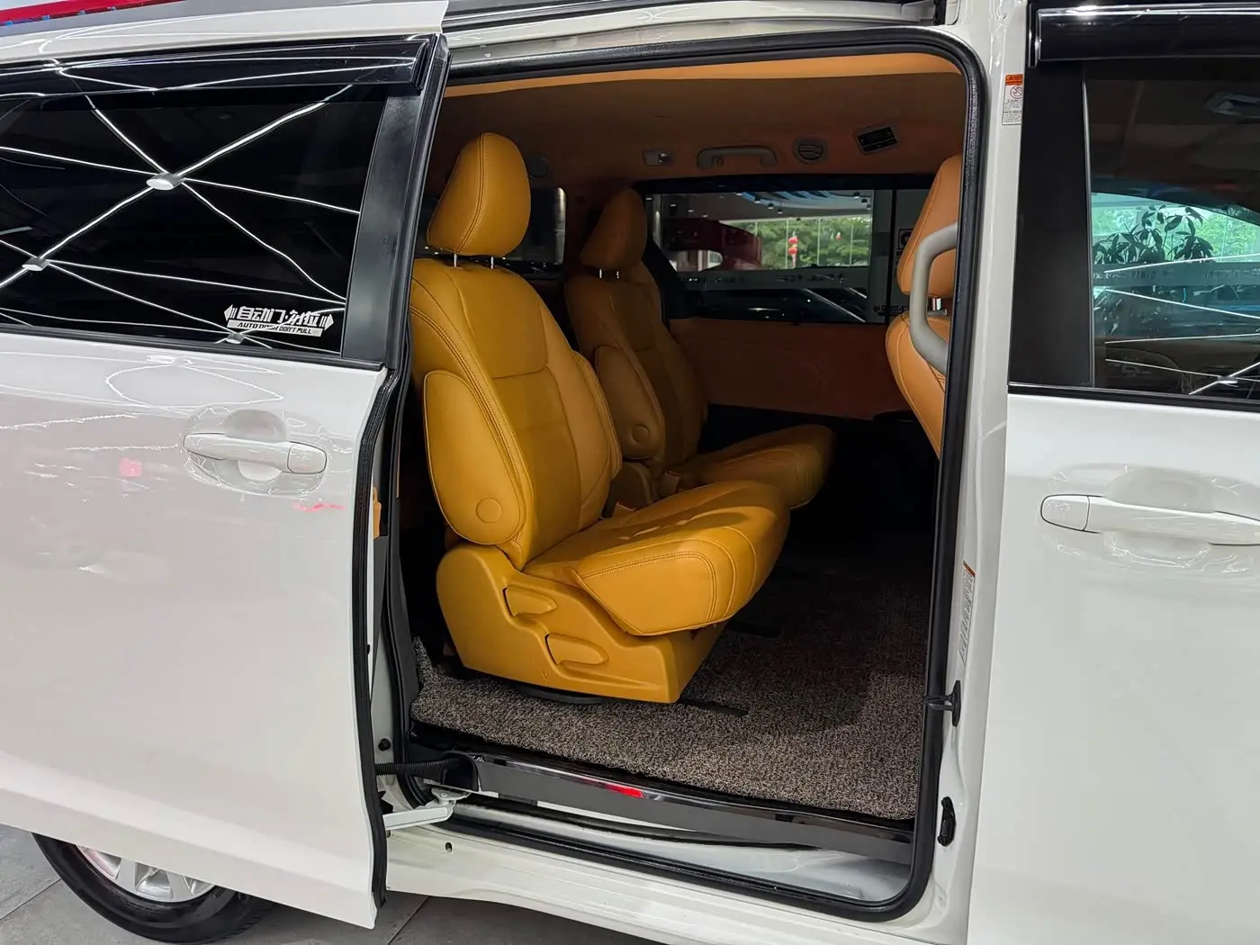 Toyota Sienna 2016 — Photo 9/18