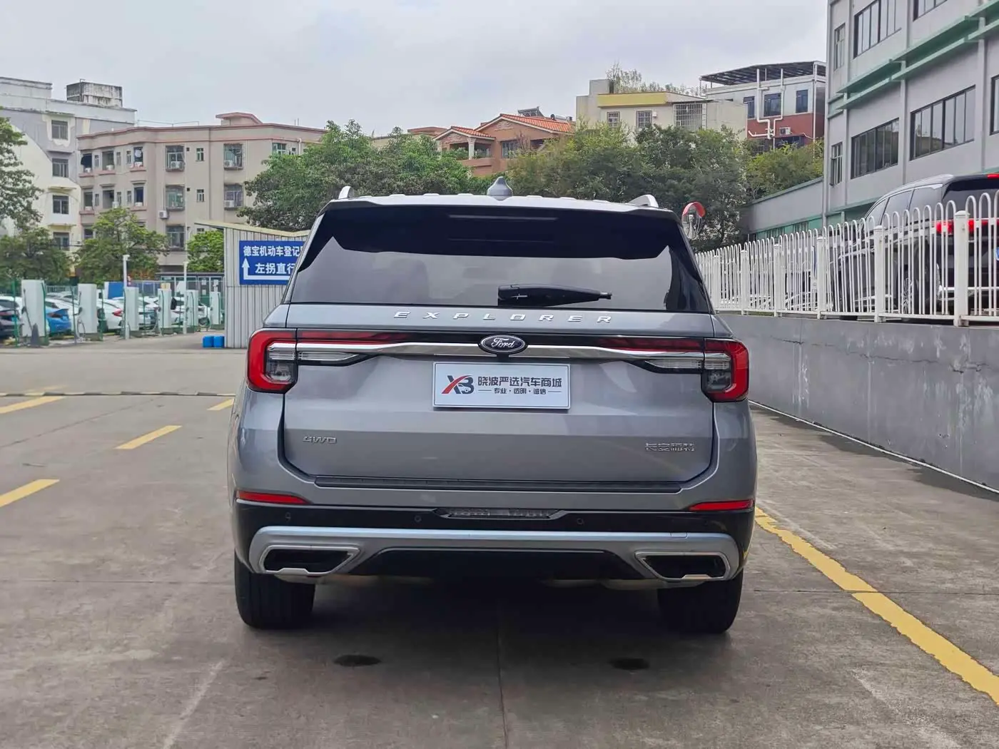 Ford Explorer 2025 — Photo 3/18