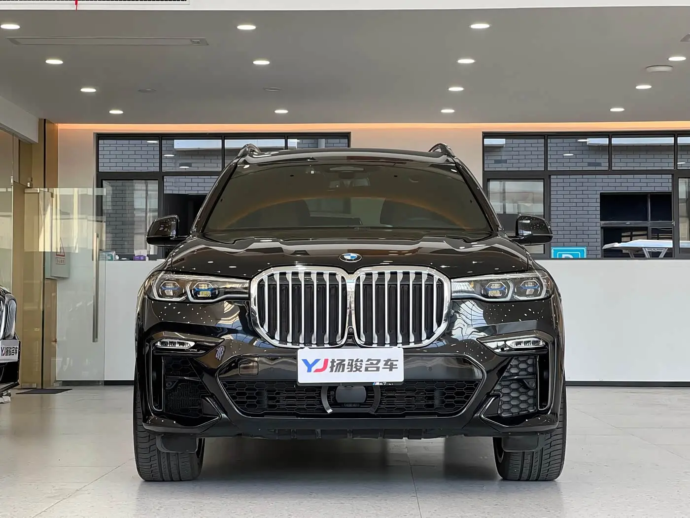 BMW X7 2022 — Photo 2/14