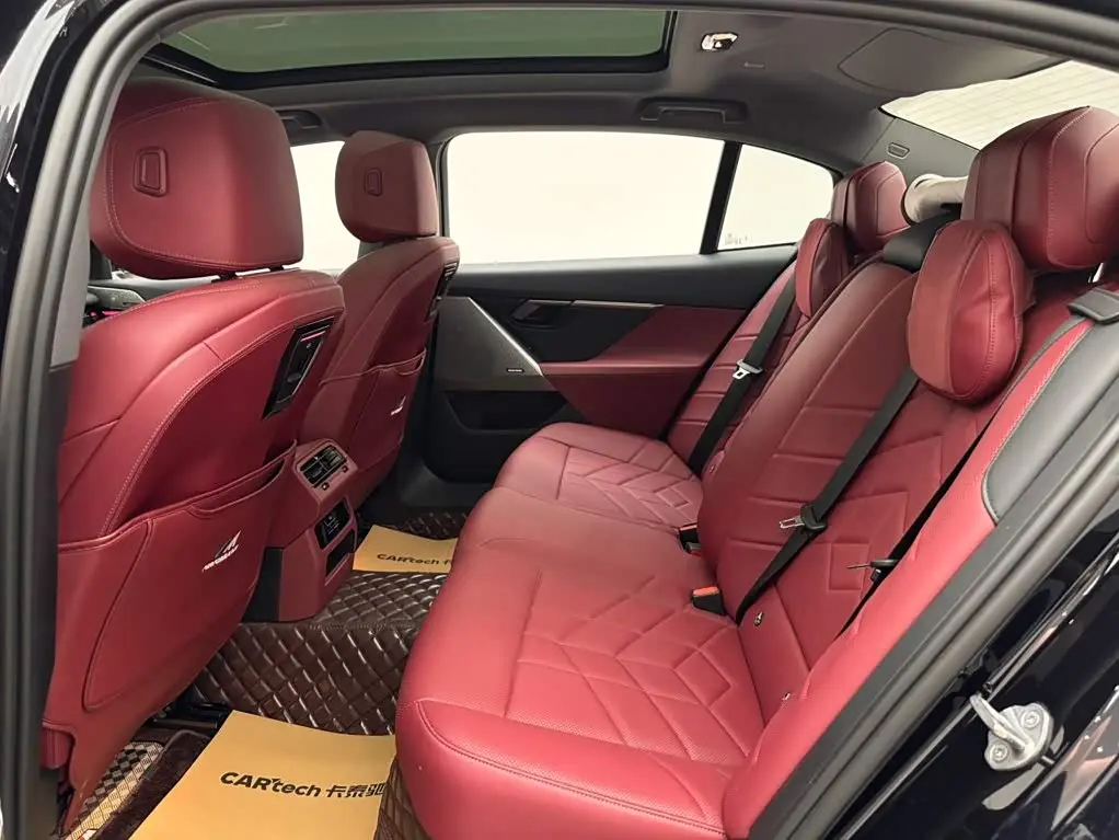 BMW 5 Series 2024 — Photo 9/16