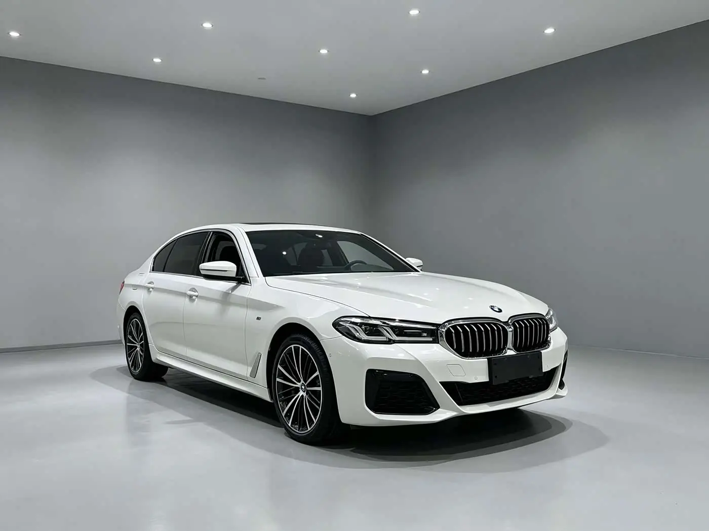 BMW 5 Series 2023 — Photo 3/6