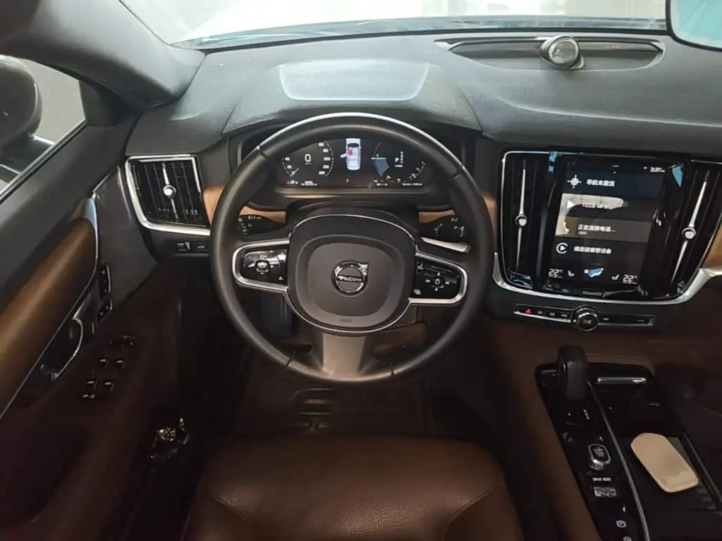Volvo S90 Plug-in Hybrid 2021 — Фото 15/20