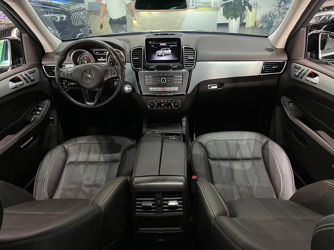 Mercedes-Benz GLE 2019 — Фото 12/20