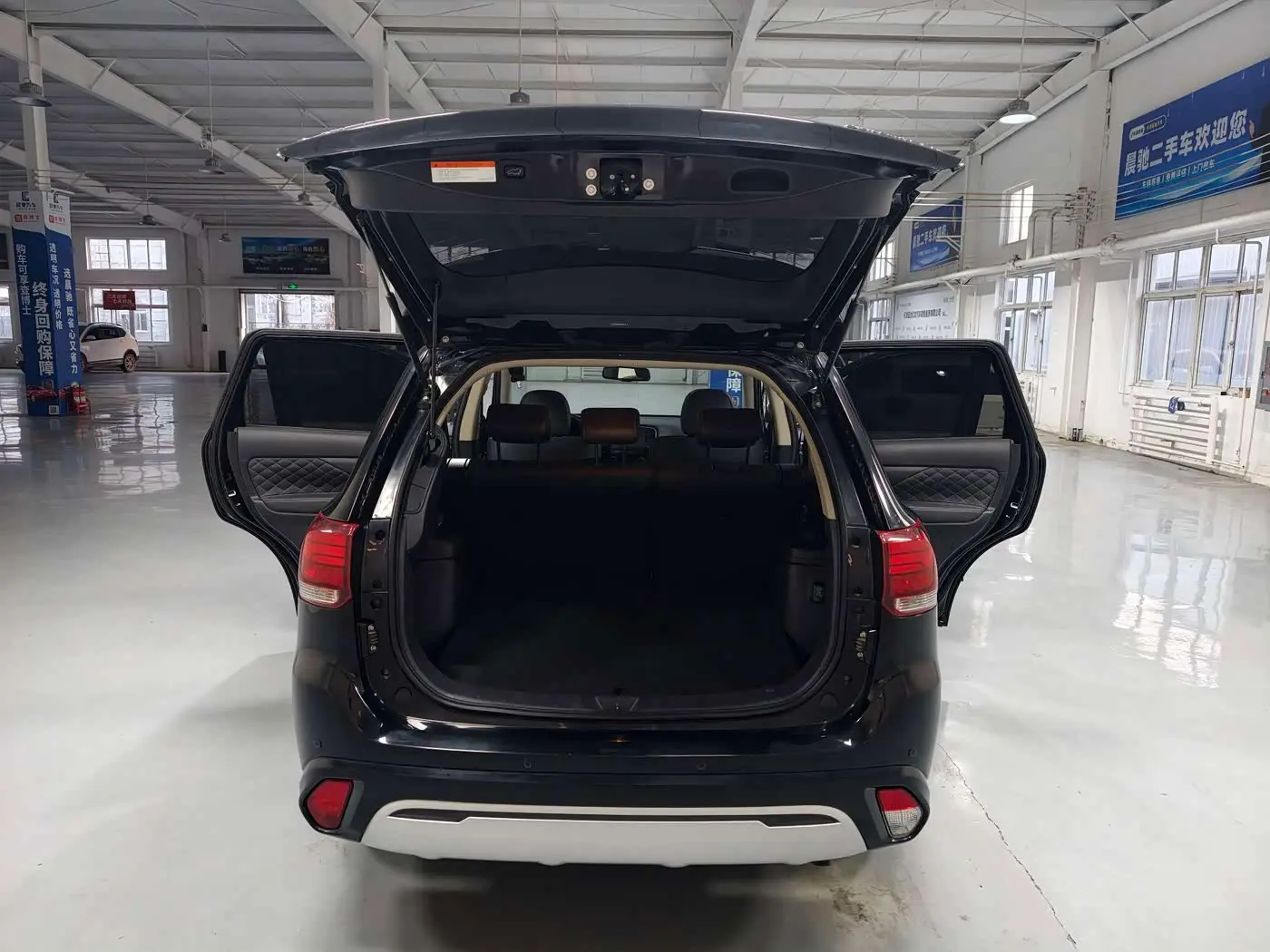Mitsubishi Outlander 2021 — Photo 8/17