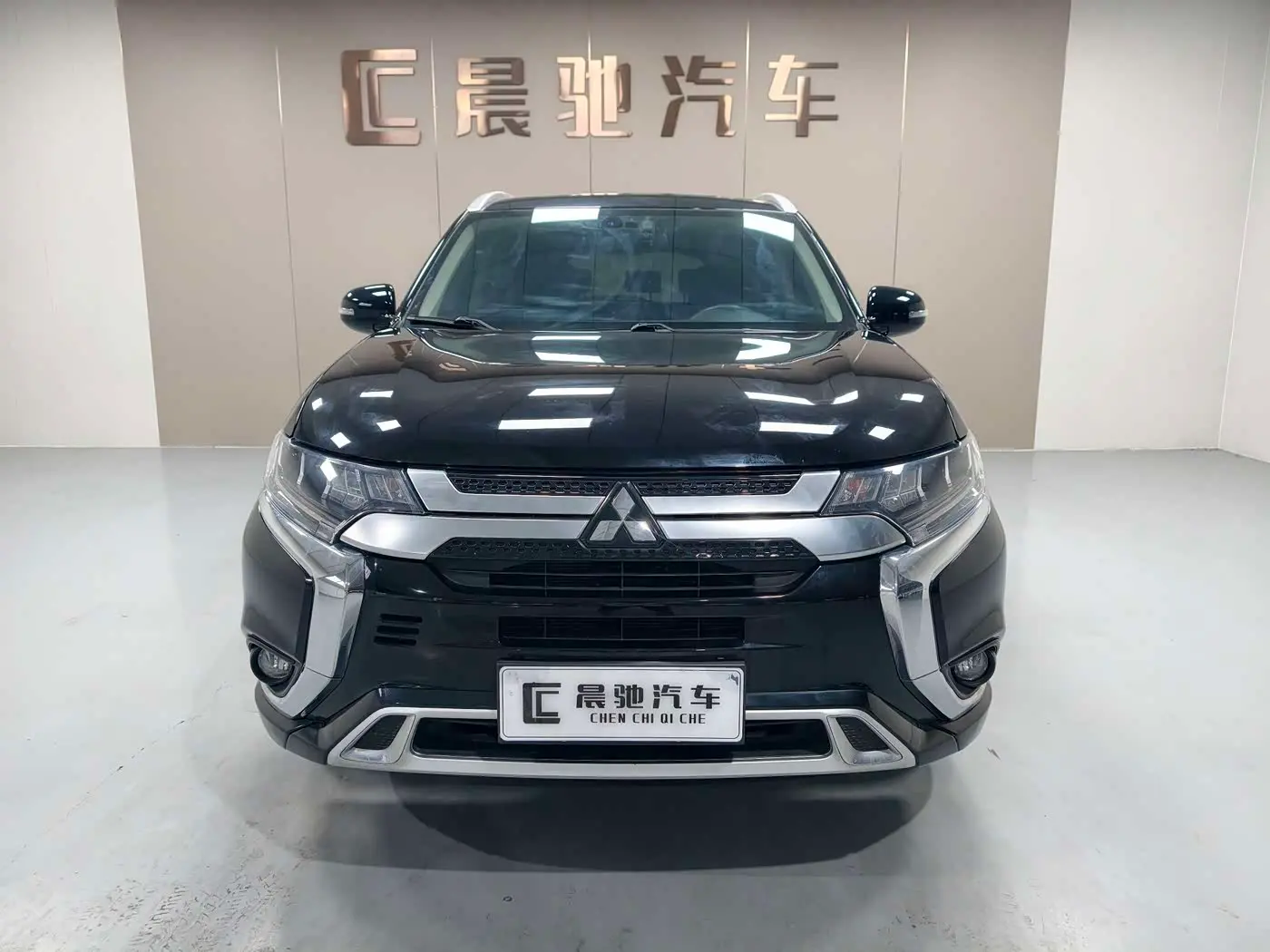 Mitsubishi Outlander 2021 — Photo 2/17