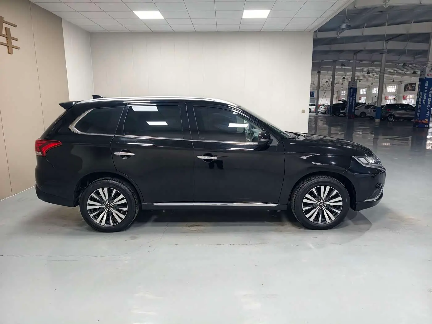 Mitsubishi Outlander 2021 — Photo 10/17