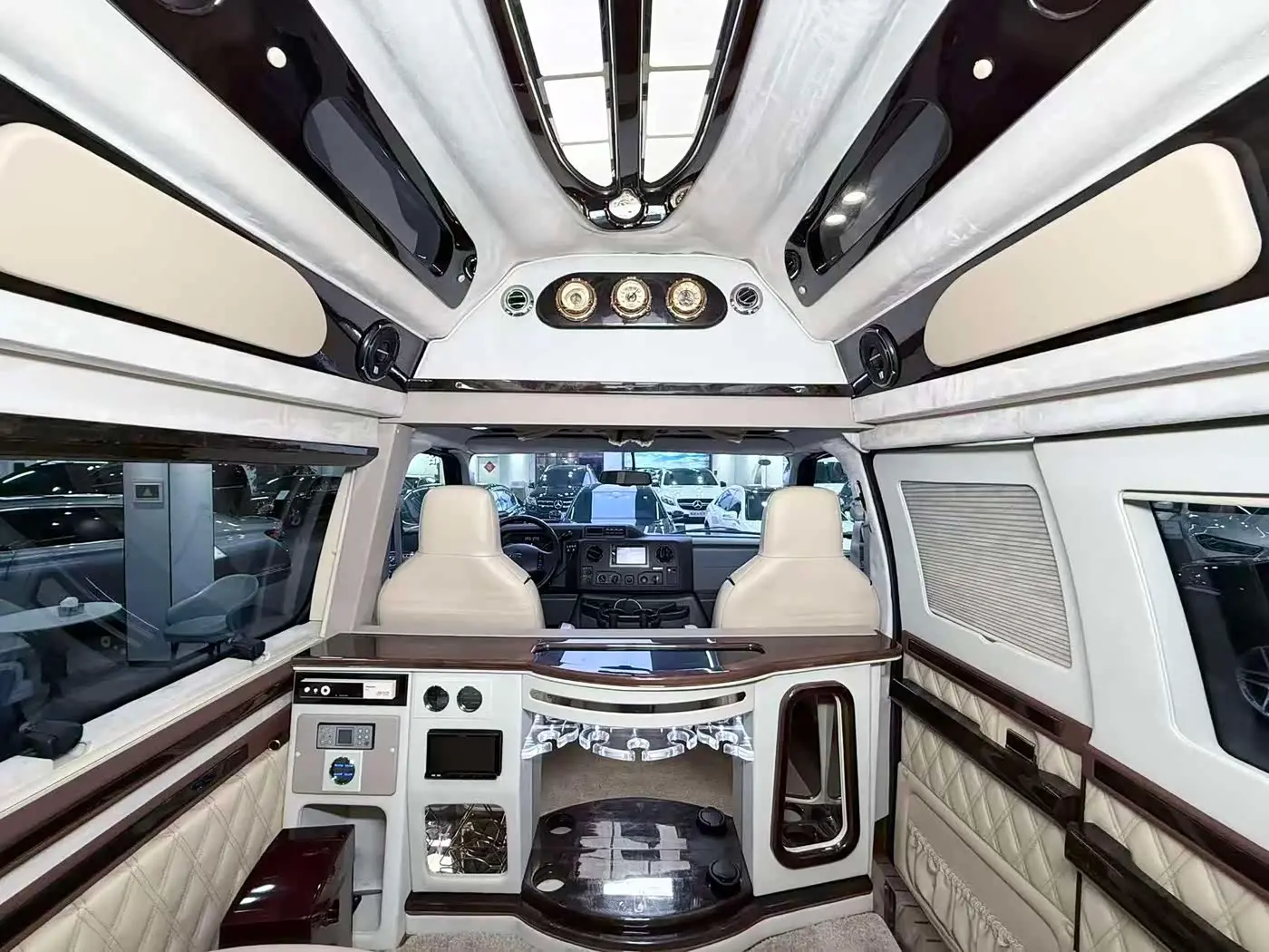 Ford E350 2015 — Фото 15/16
