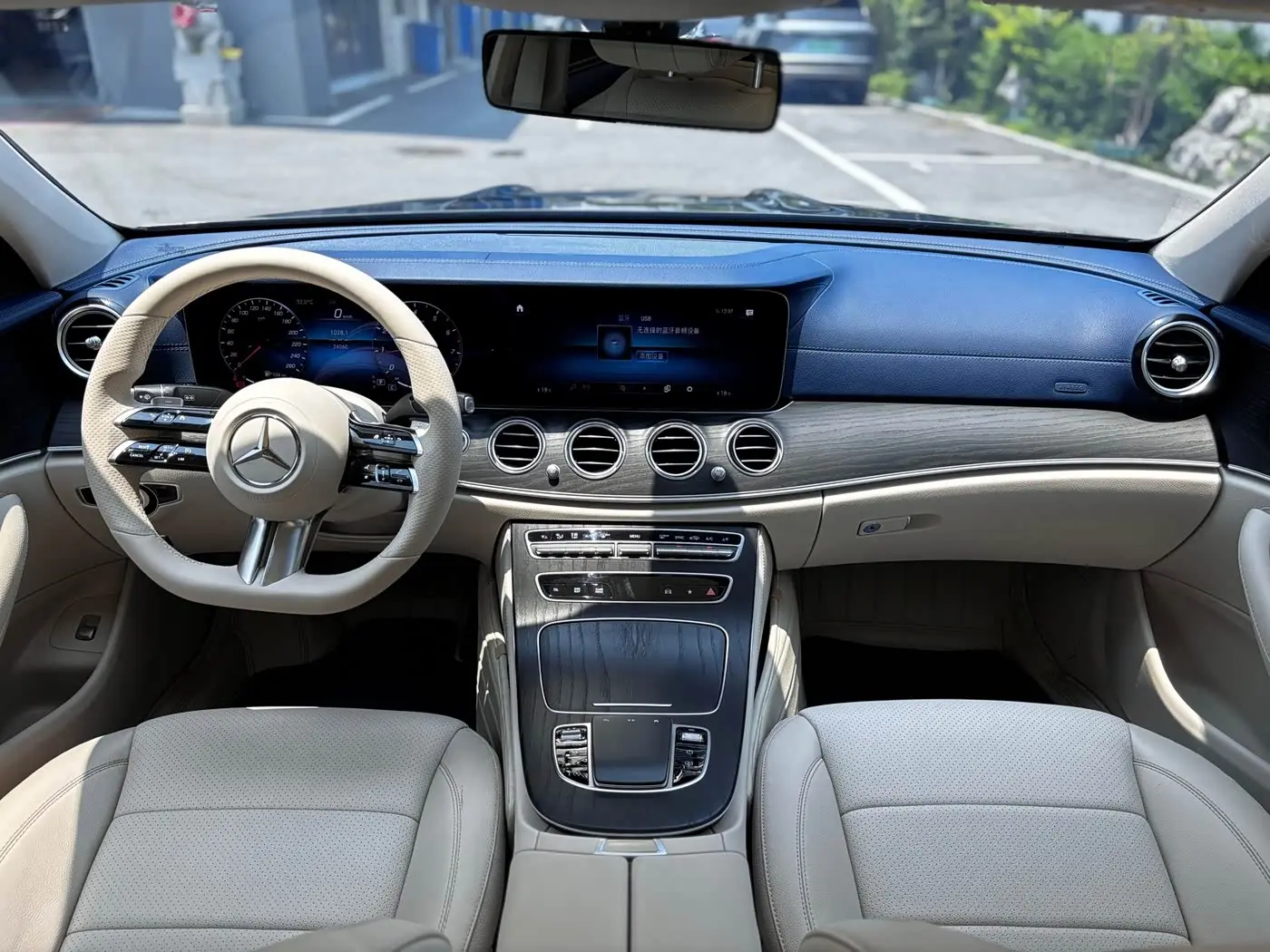 Mercedes-Benz E-Class 2022 — Photo 9/20