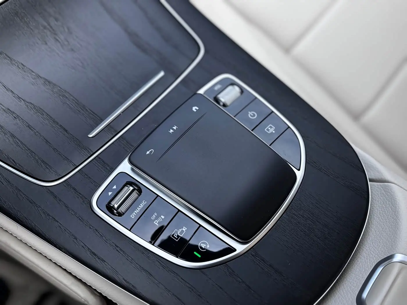 Mercedes-Benz E-Class 2022 — Photo 19/20