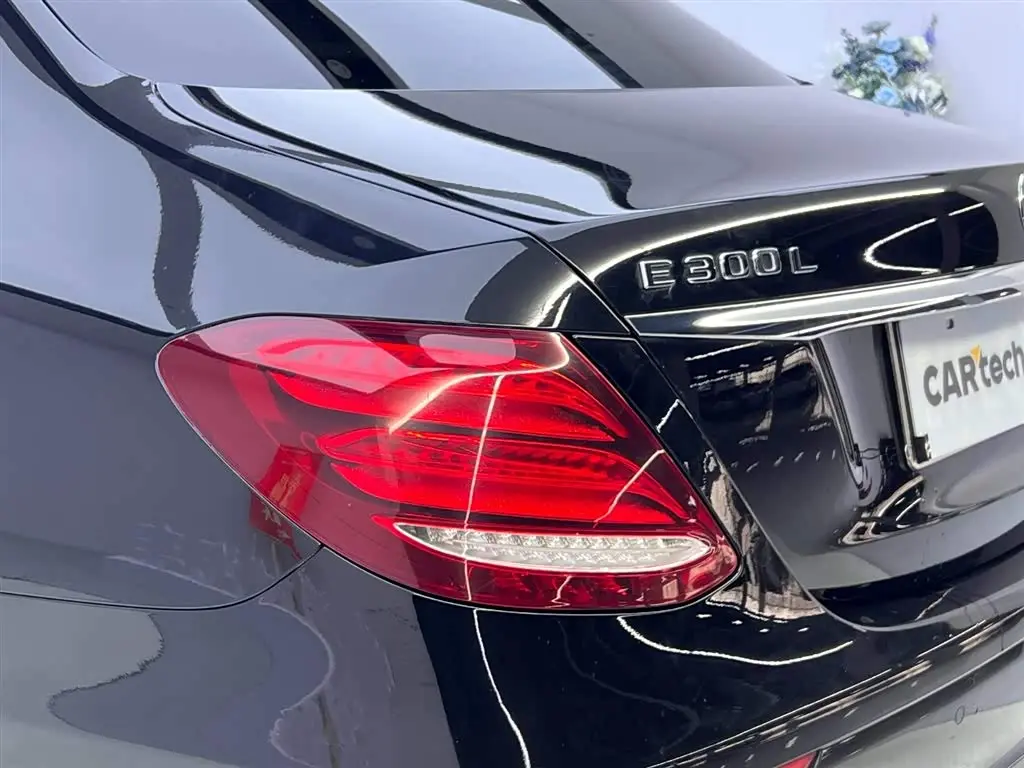 Mercedes-Benz E-Class 2020 — Photo 10/20