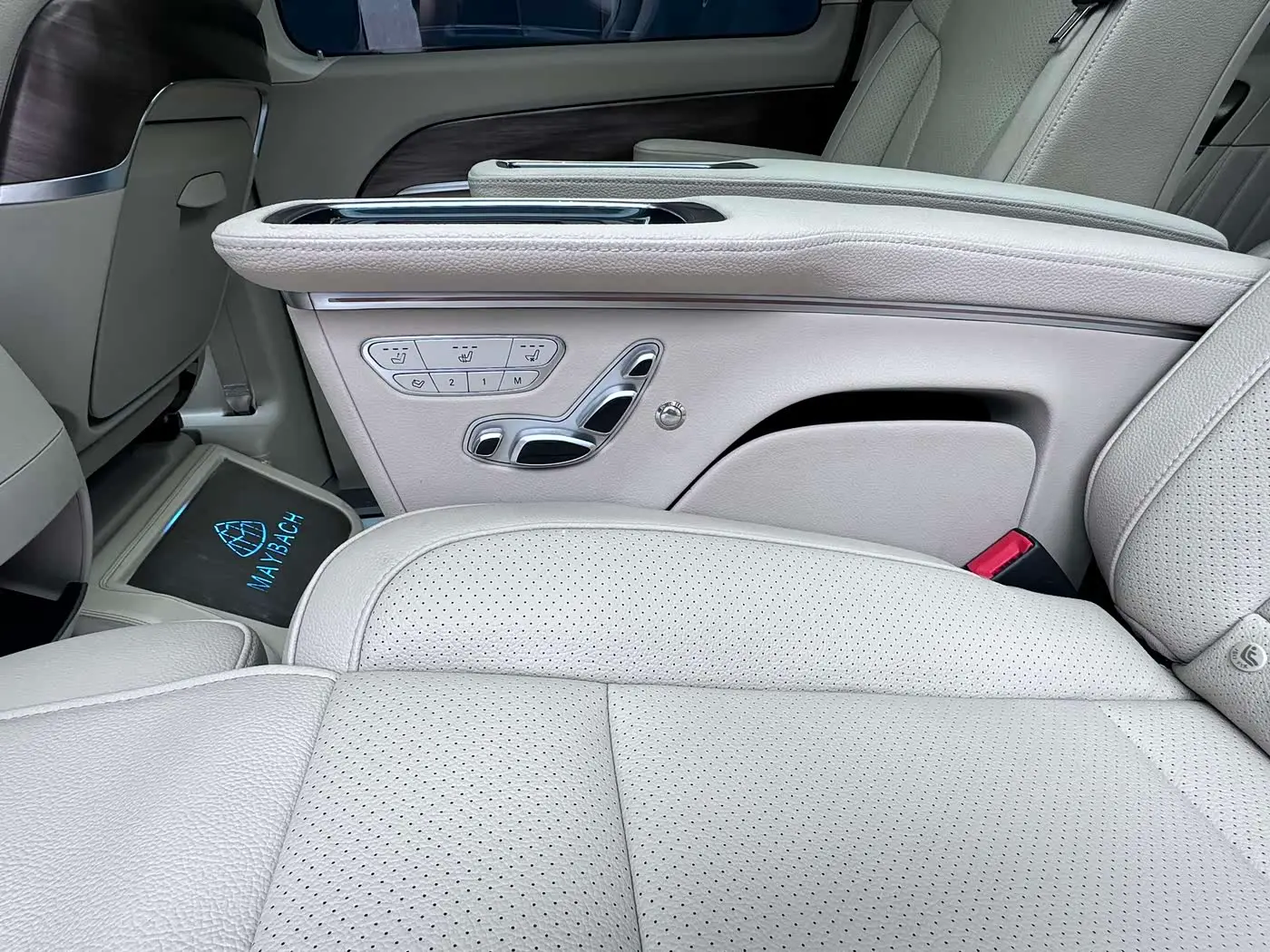 Mercedes-Benz V-Class 2022 — Photo 9/17