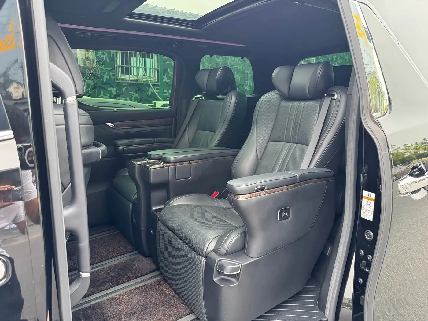 Toyota Alphard 2020 — Photo 7/18