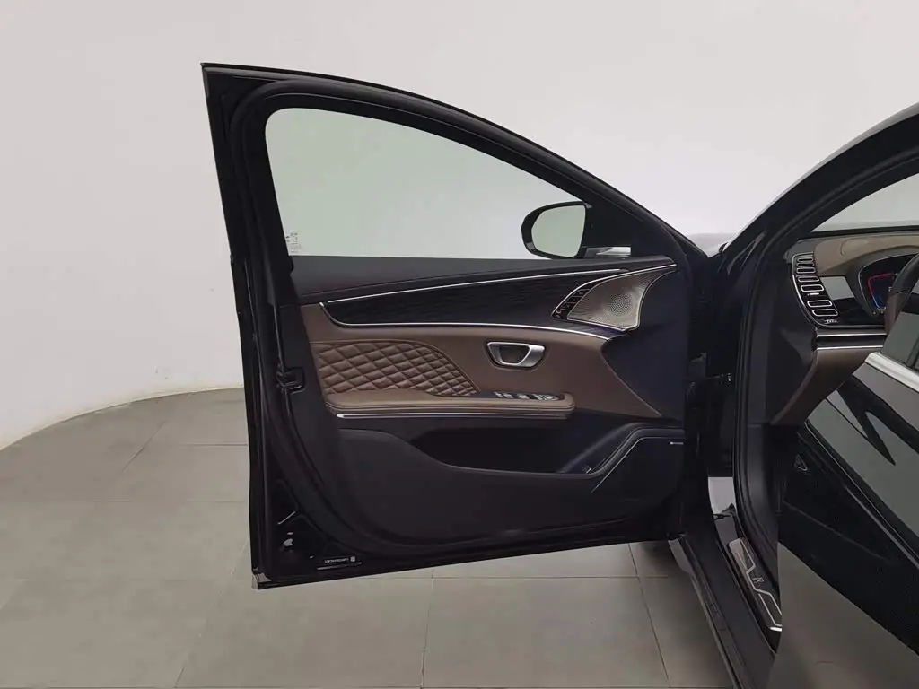 BYD Han 2023 — Photo 8/20