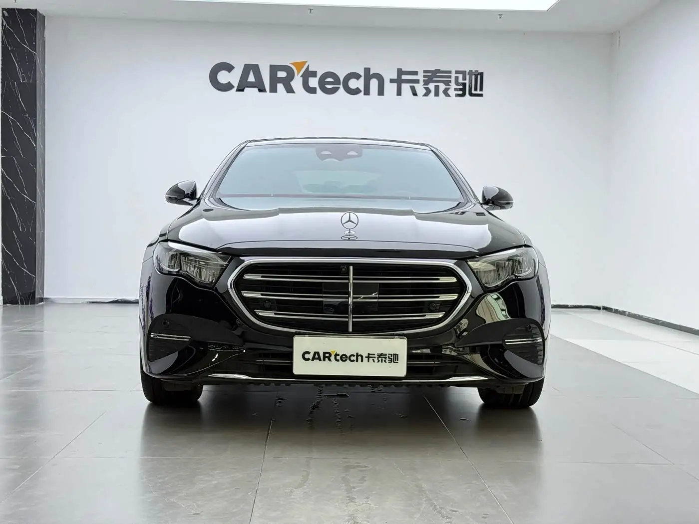 Mercedes-Benz E-Class 2024 — Photo 2/17
