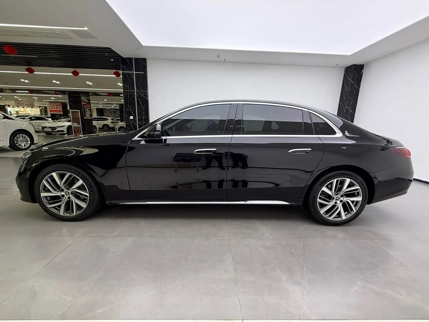 Mercedes-Benz E-Class 2024 — Photo 5/17