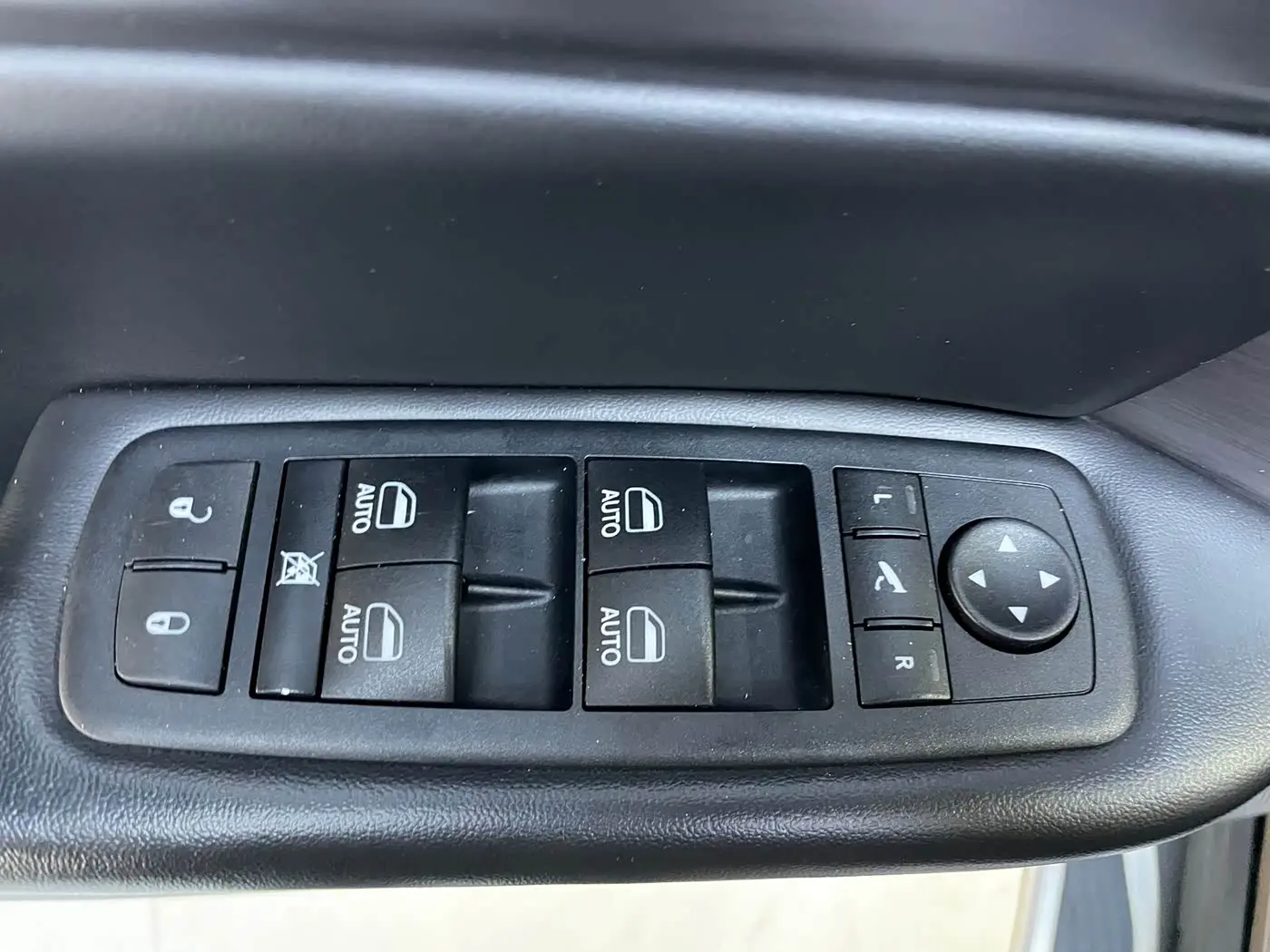 Jeep Grand Commander 2018 — Şəkil 16/19
