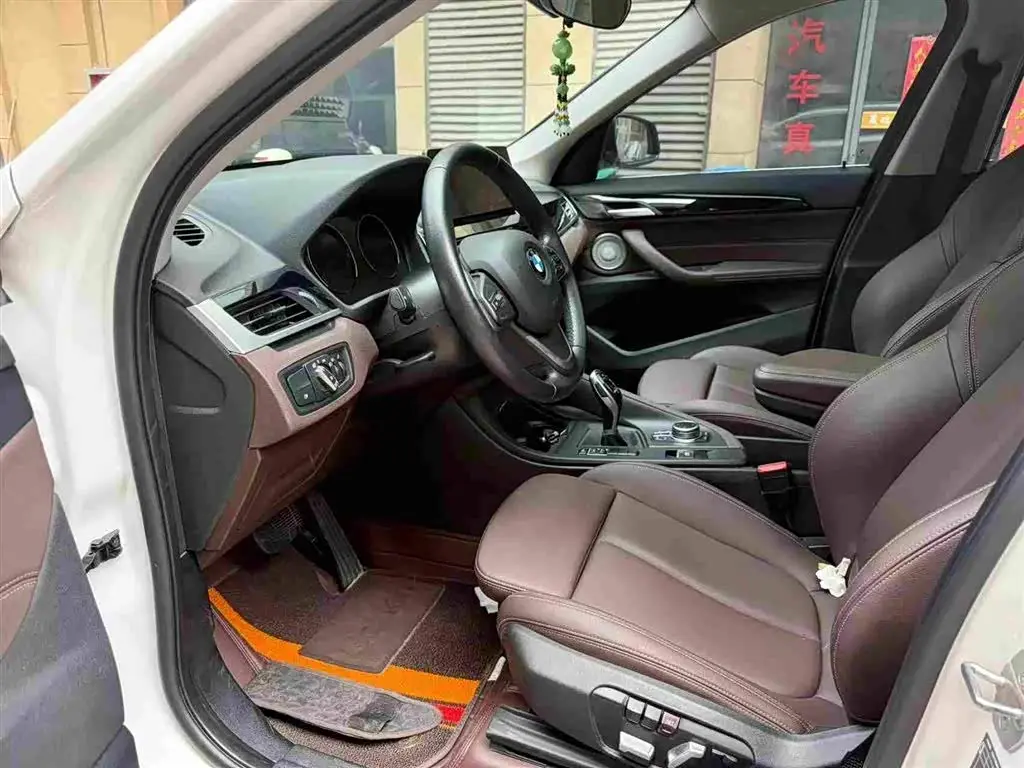 BMW X1 2022 — Photo 5/13